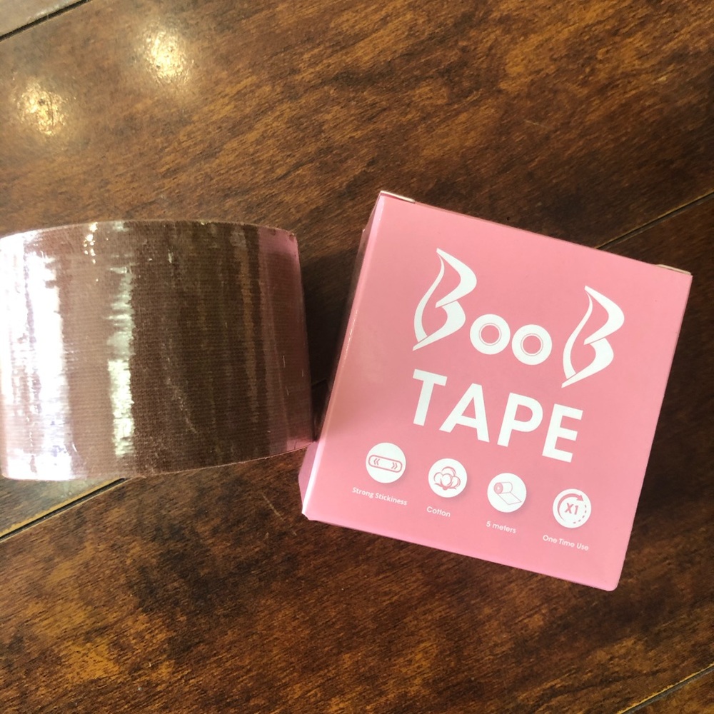 🌸🌸Boob lift Tape 2 Rolls
